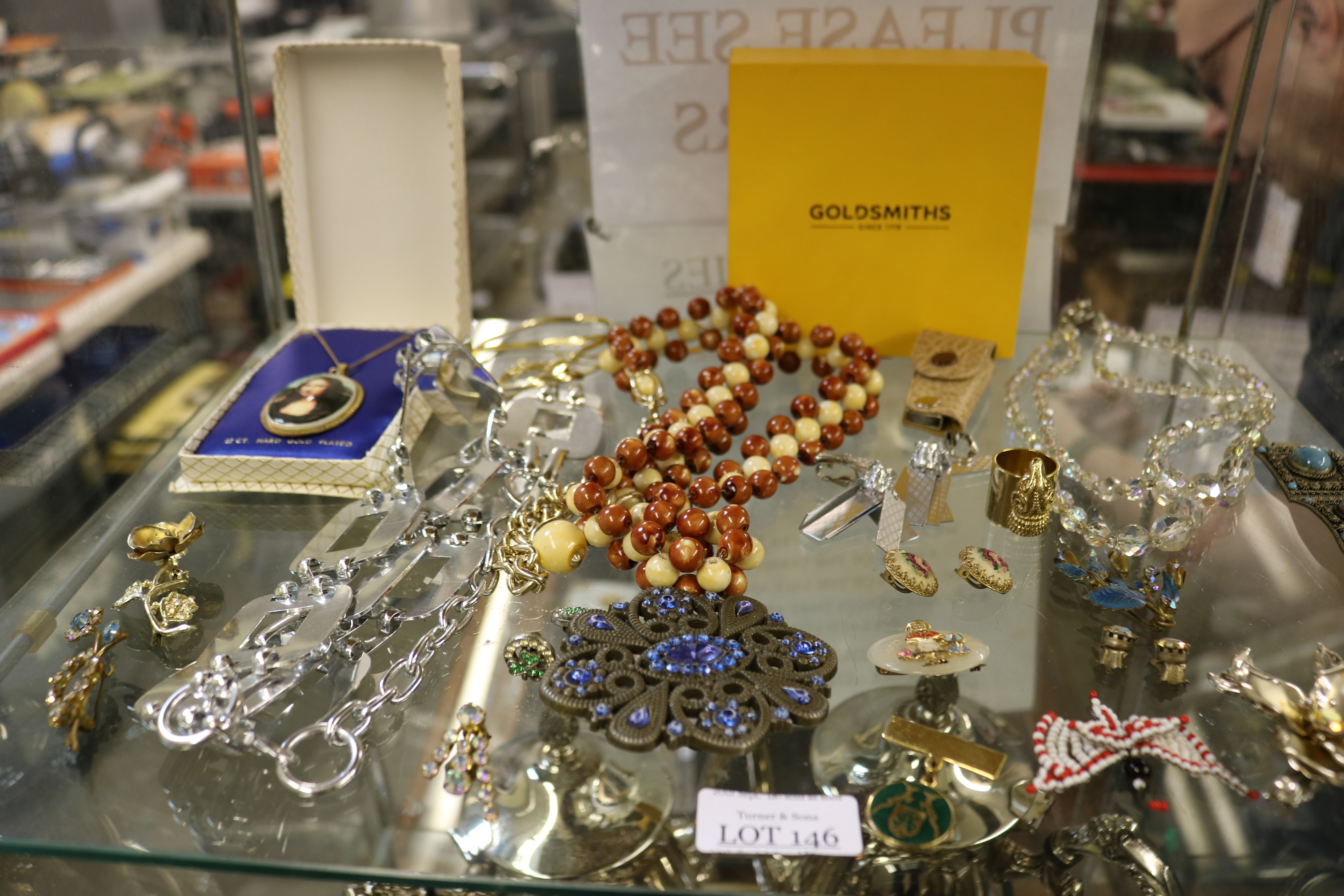 146 F TURNER & SONS AUCTIONEERS & VALUERS